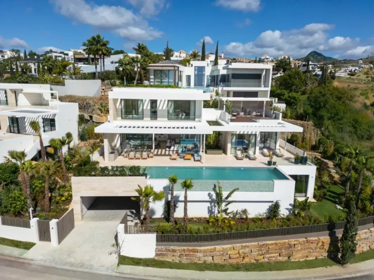 ne-AV528-B6 | 6-room property Costa del Sol location
