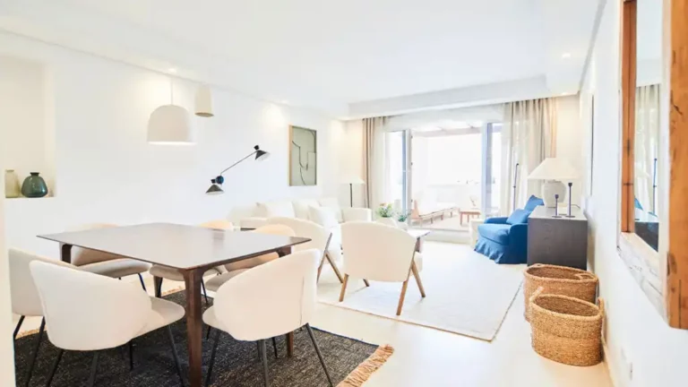 ne-BANA-F3-D9-B2 | Accommodation featuring 146m² located in Marbella covered terrace