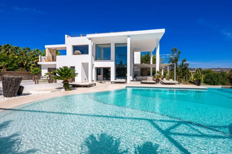 ne-CL25-B8 | 8BR country home compact 1089m² on the Costa del Sol spacious terrace