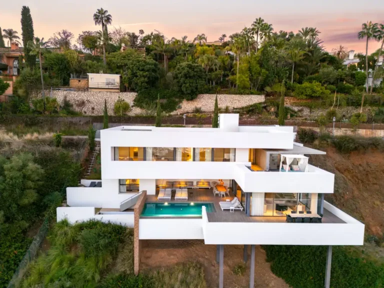 ne-HE88-B4 | 4 bed mansion Costa del Sol location covered terrace