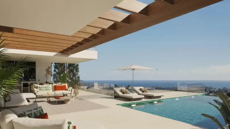ne-OCLP-B4 | Spacious 4 bed mansion in the heart of Estepona with balcony
